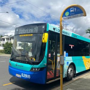 StationLink 109 bus painted in yellow and teal 